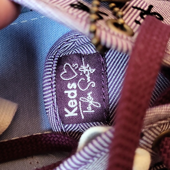 NWT! RARE! Taylor Swift In Collaboration with Keds Purple Bow Print Keds! Size 8 - Picture 4 of 11